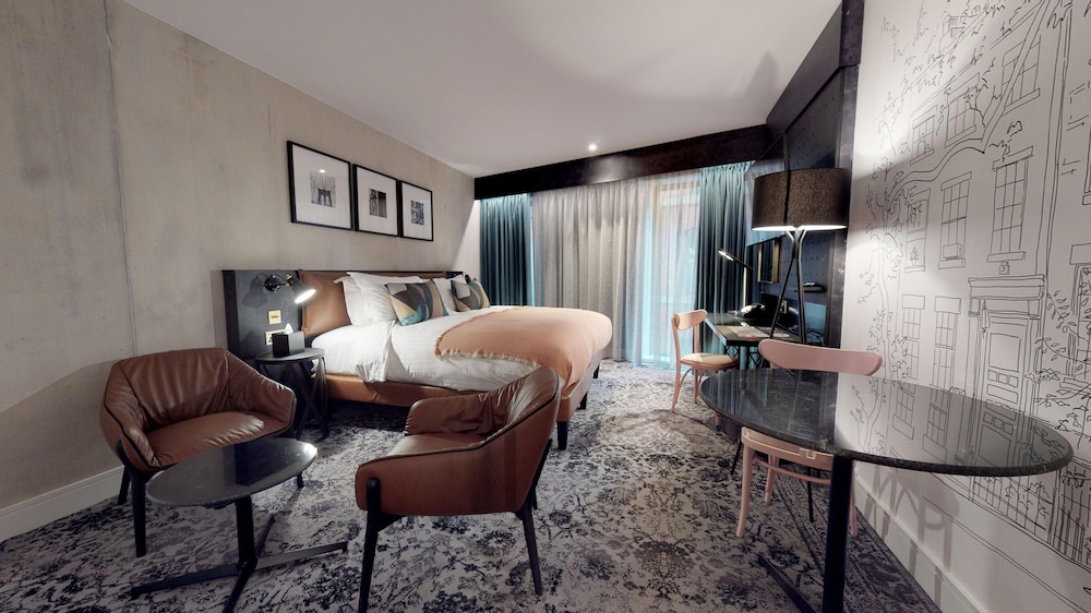 Suite, 1 King Bed (Free Standing Bath) - Photo 1