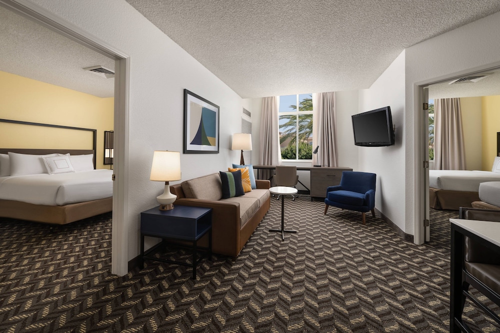 Family Suite, 2 Bedrooms (Mobility/Hearing Accessible, Tub) photo 2