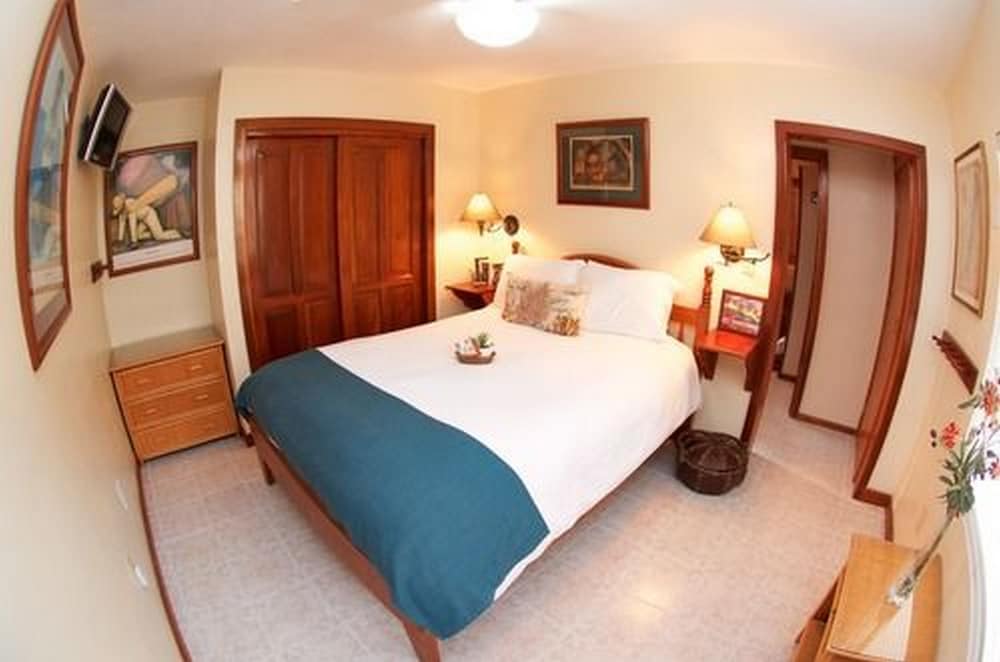 Suite, 1 Bedroom, Oceanfront thumbnail 6