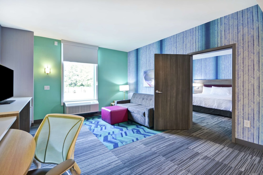 Suite, 1 King Bed, Accessible, Bathtub photo 2