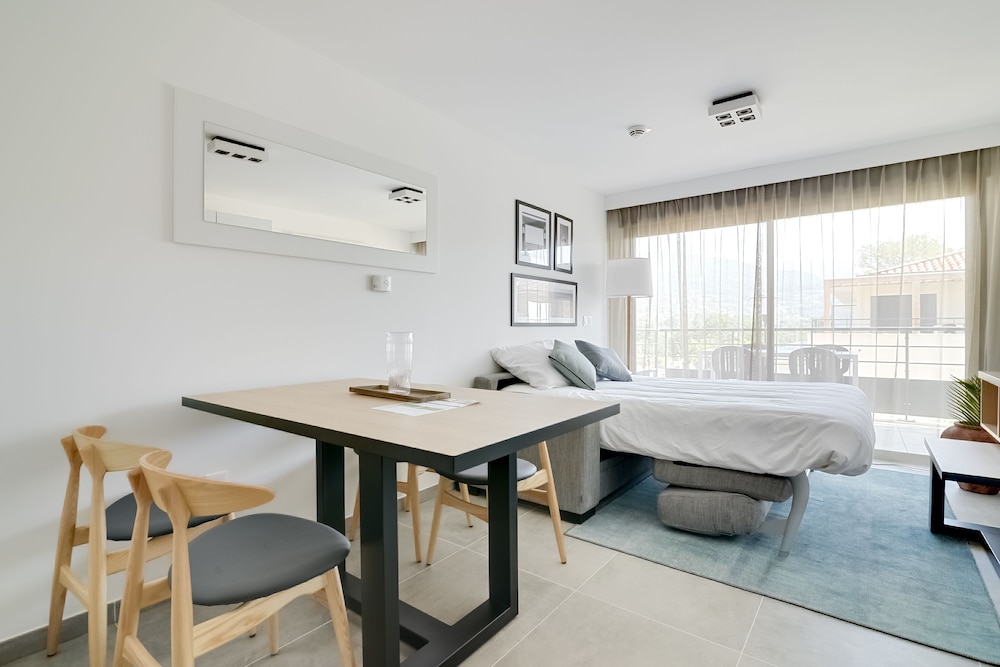Standard Studio, Multiple Beds, Non Smoking photo 1