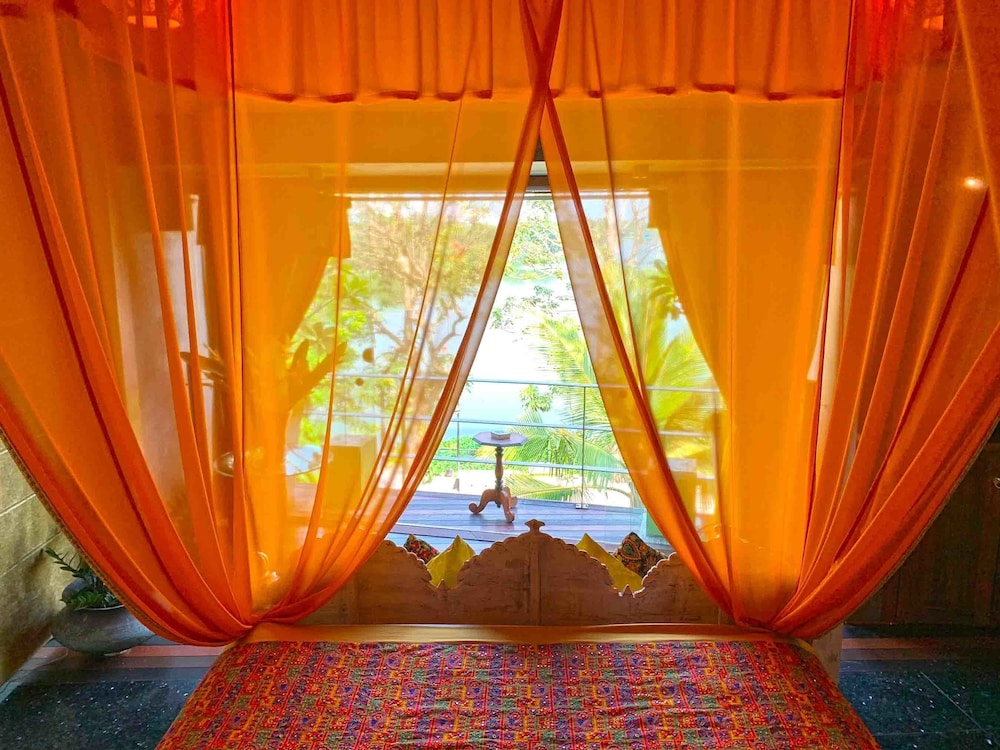 Royal Suite, 1 King Bed, Balcony, Lake View photo 3