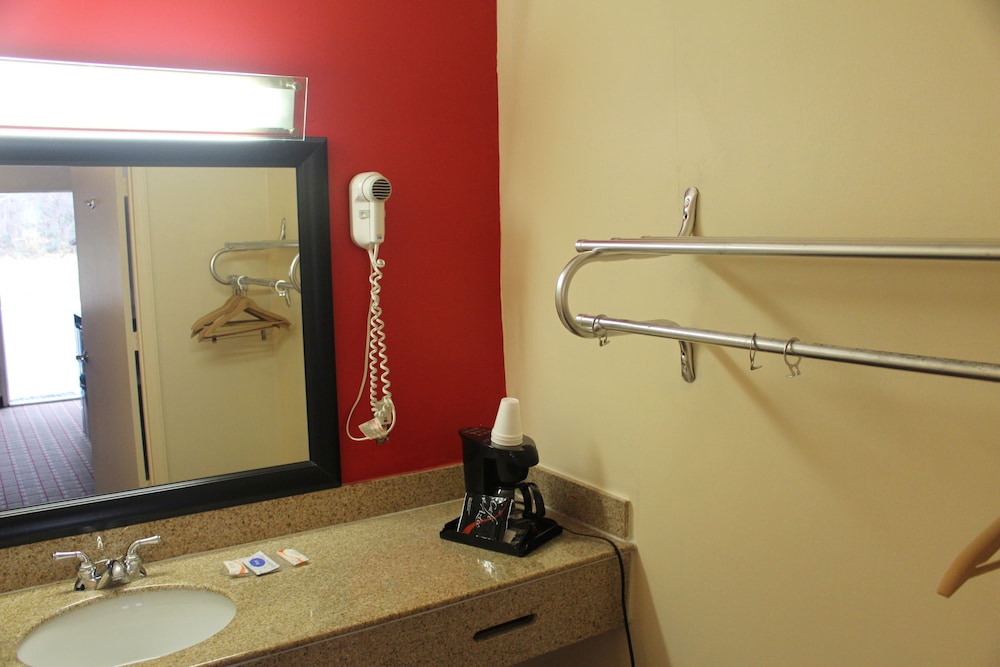 Room, 1 King Bed, Non Smoking - Photo 17