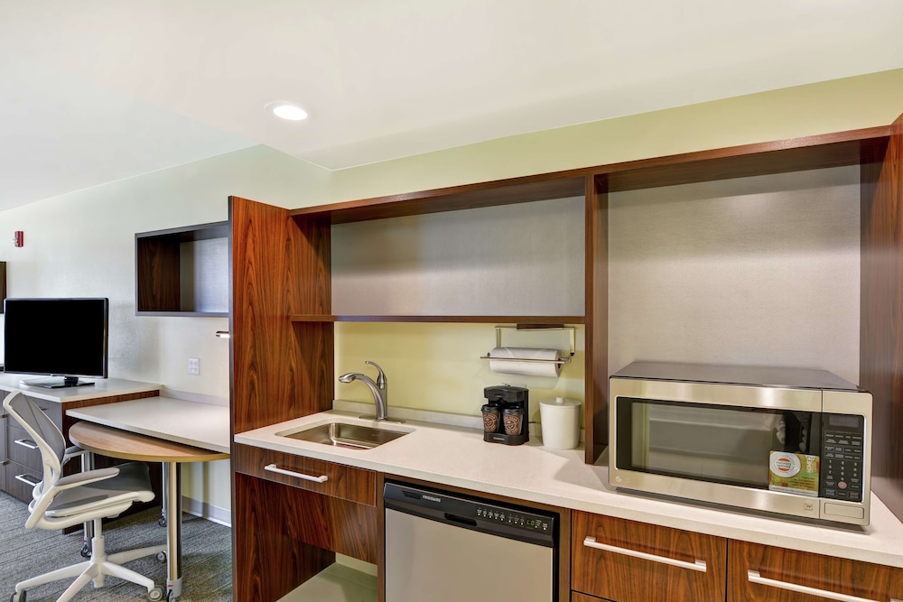 Suite, 1 Queen Bed, Accessible (Hearing) photo 2