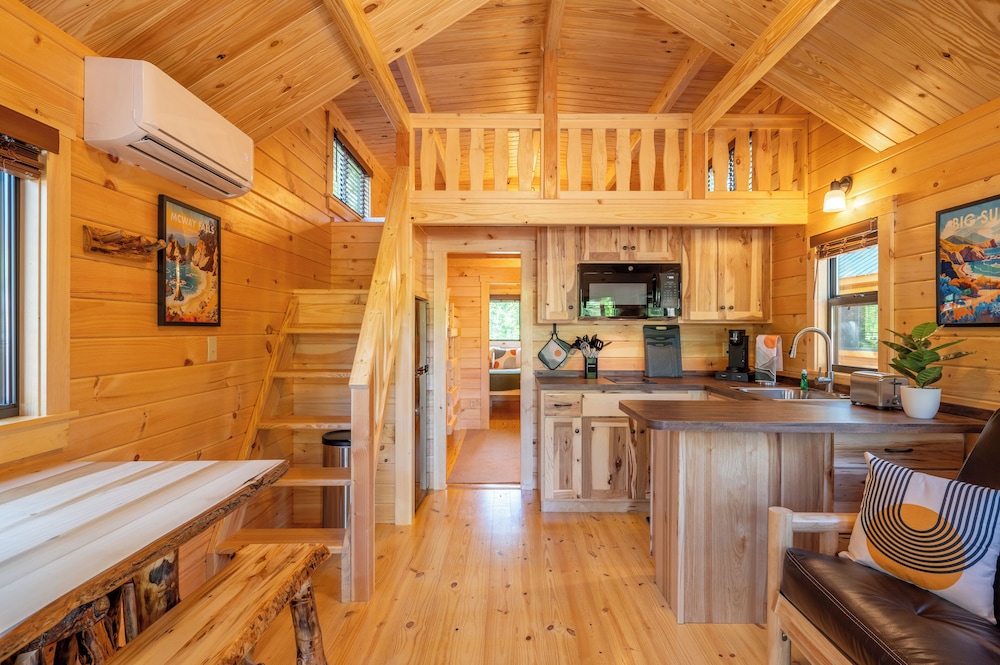 Cabin: Creekside photo 1