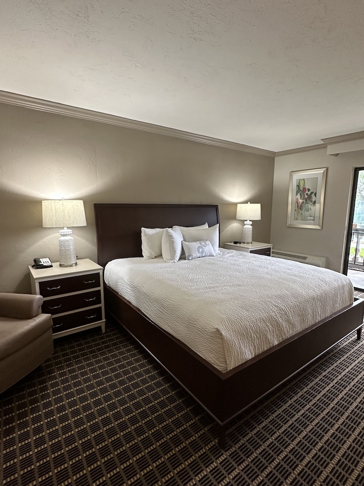 Resort View King Room - Photo 2
