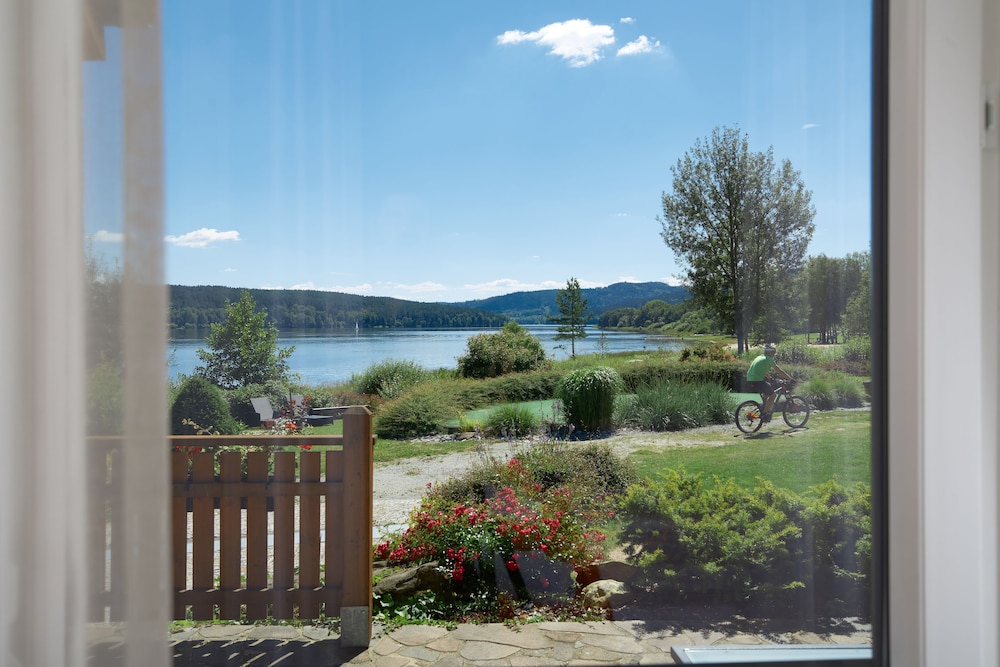 Standard Triple Room, 1 Bedroom, Patio, Lakeside photo 3