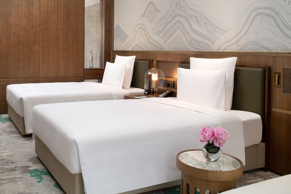 DELUXE ROOM, 2 Single Size Beds, Private Balcony, Mountain View - Photo 4