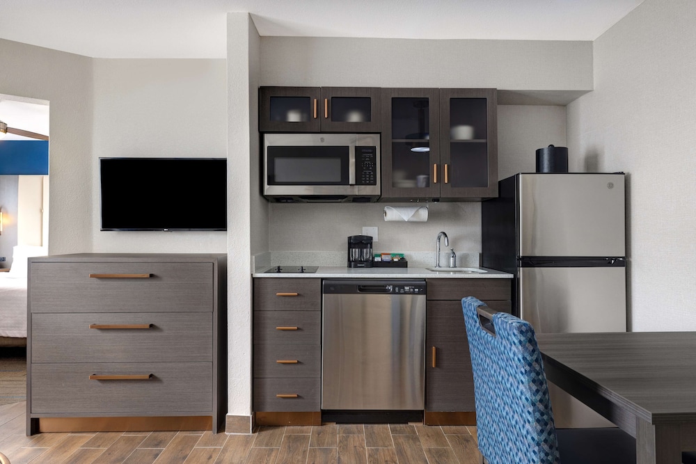 Suite, 2 Double Beds, Accessible, Bathtub - Photo 9