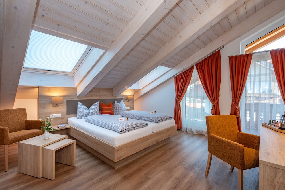 Exclusive Suite, 1 King Bed with Sofa bed, Balcony, Lake View photo 1