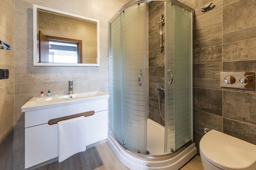 Deluxe Double Room, 1 Queen Bed, Balcony, Garden View