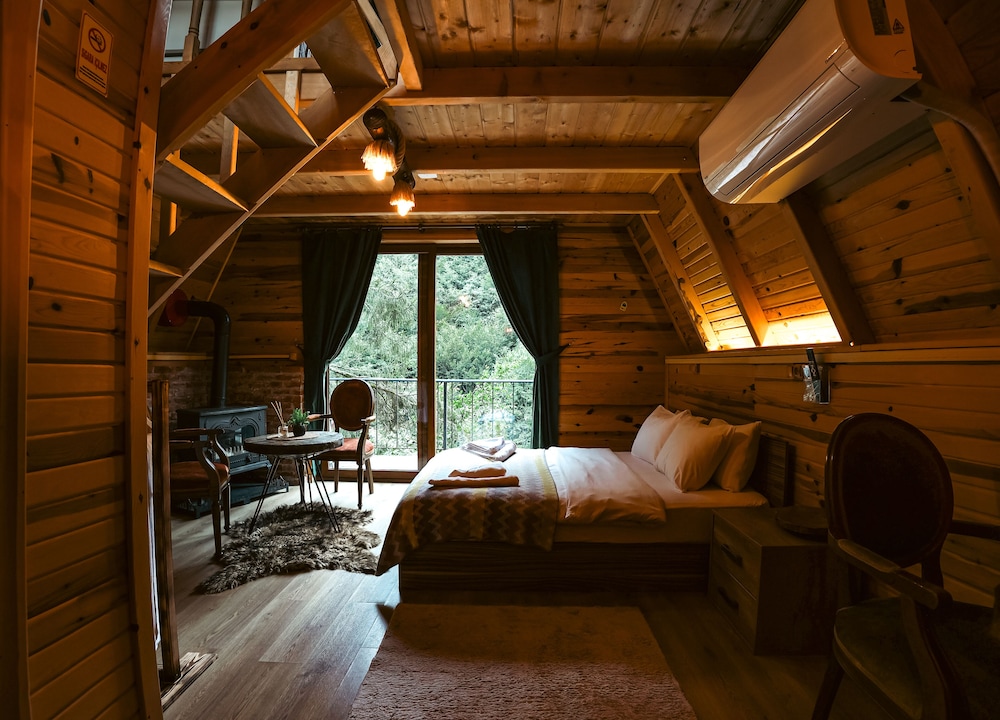 Deluxe Duplex, Mountain View