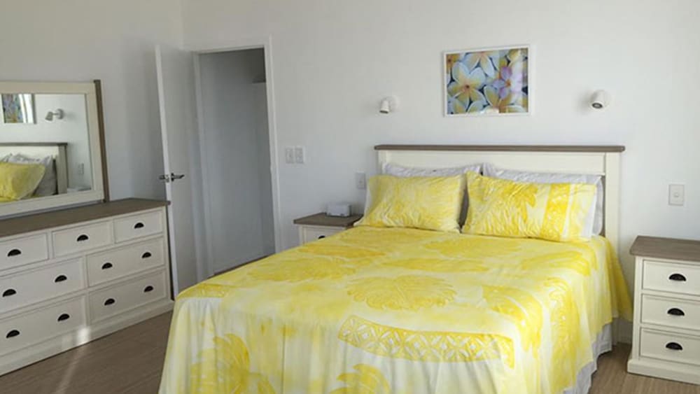 3 Bedroom Beachfront House photo 1