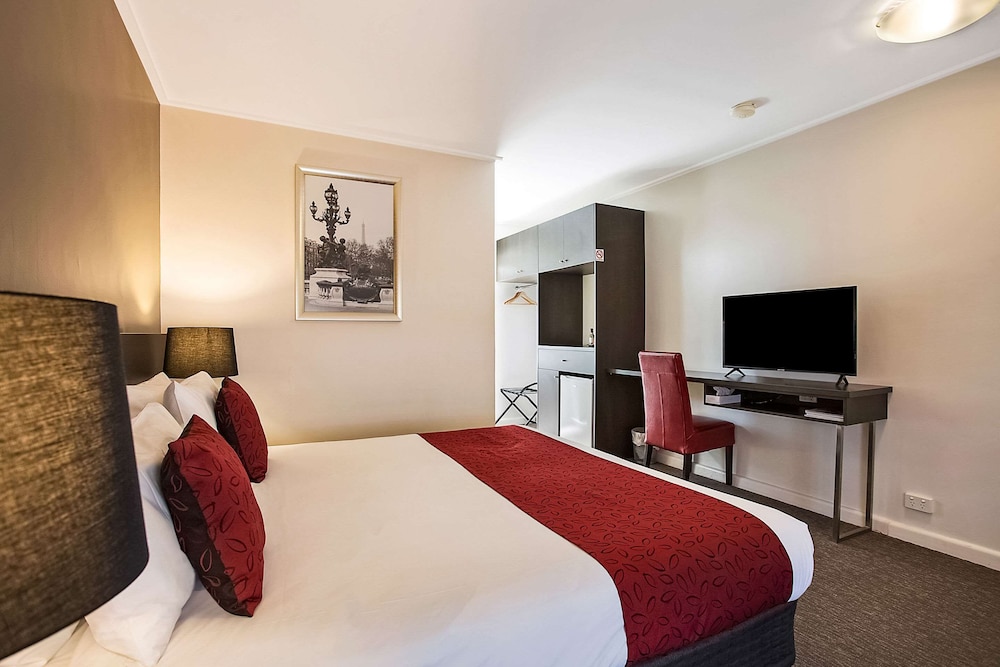 Standard Room, 1 King Bed - Photo 7