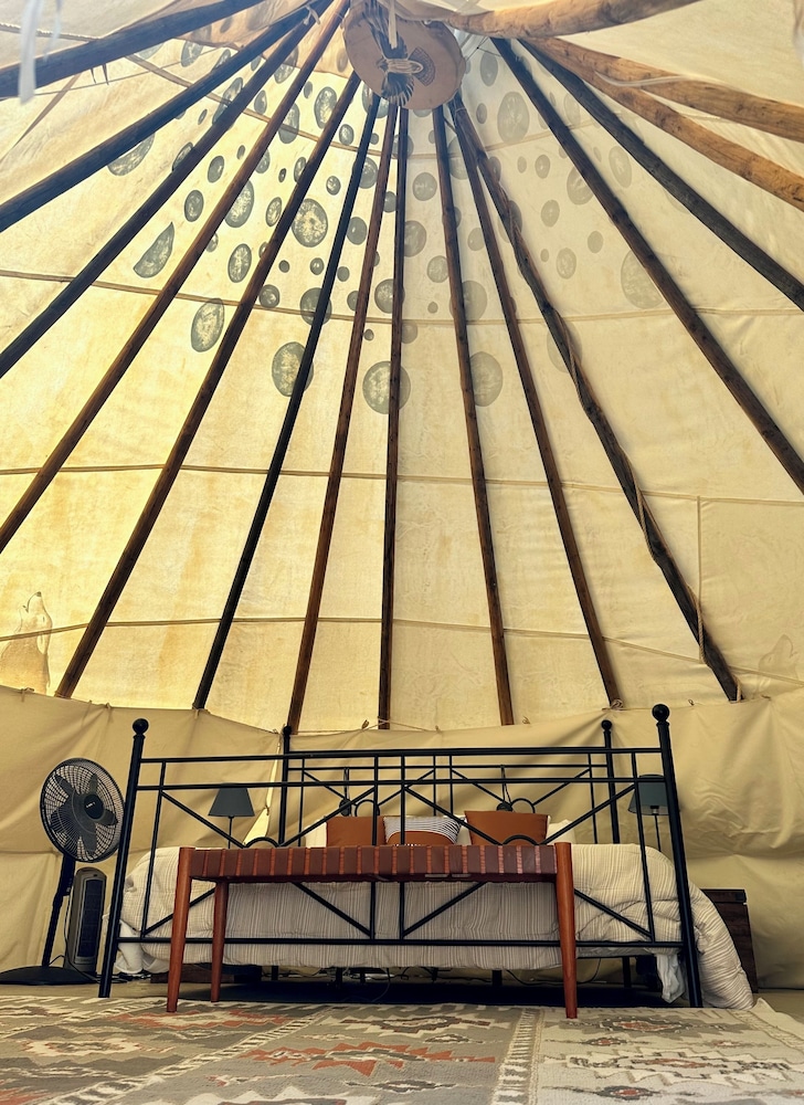 Luxury glamping Tipi 1 King bed, Non-Smoking, Mountain View