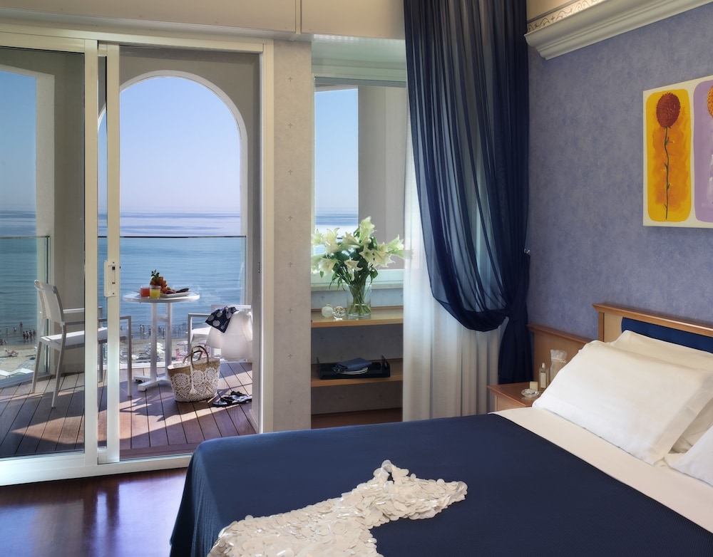 Deluxe Quadruple Room - Photo 4