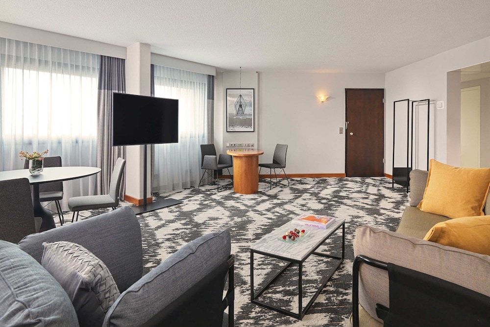 Club Suite, 1 King Bed - Photo 4