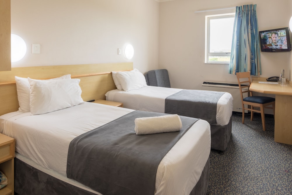 Twin Room, Non Smoking photo 3
