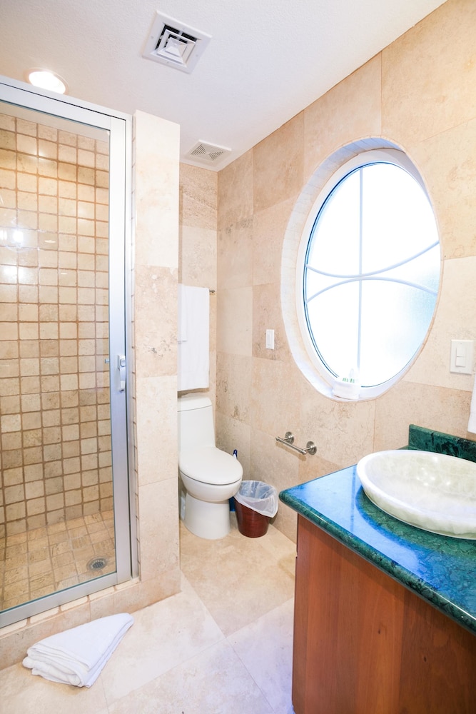 Condo, 3 Bedrooms, Ocean View photo 1