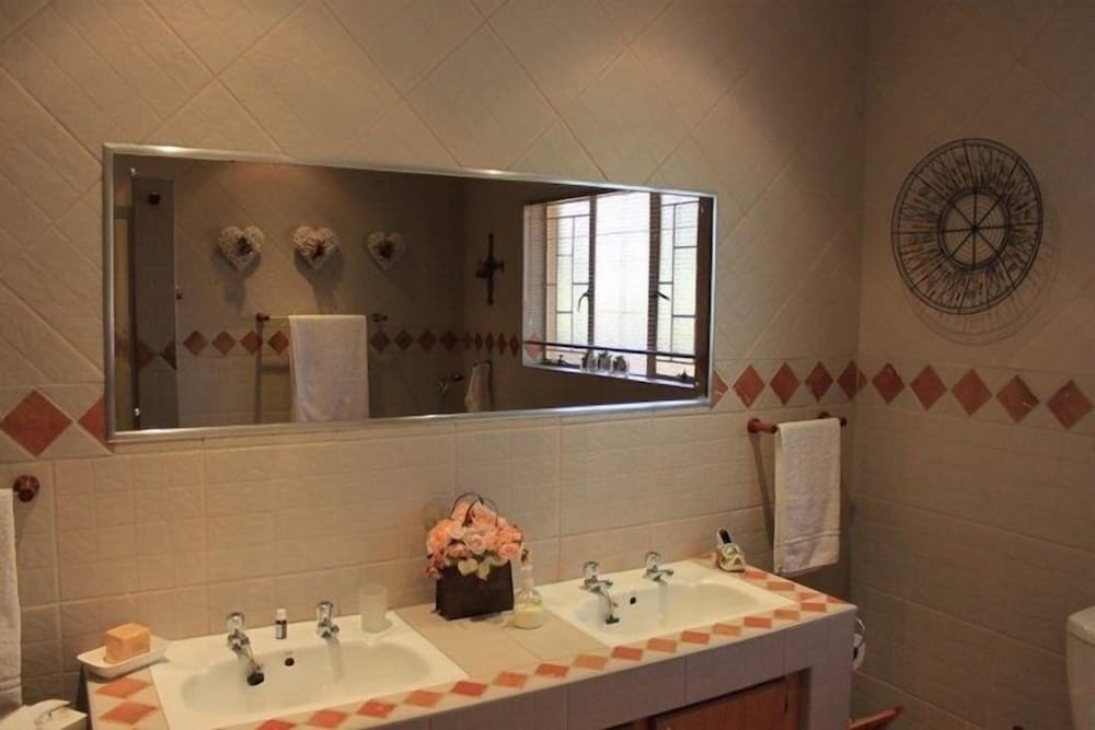 King Bedded Room With En-Suite Bathroom (1) photo 2