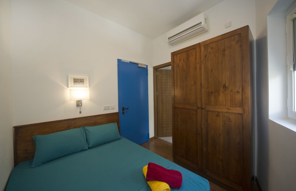 Double Room, Private Bathroom (Queen with En Suite)