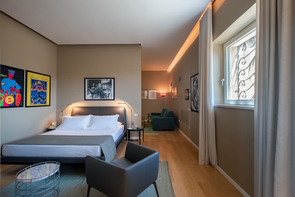 Luxury Suite, 1 King Bed With Sofa Bed, Tower photo 3