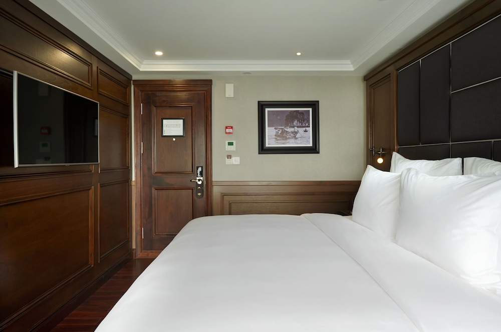 Grand Executive Cabin, Balcony (2 Days 1 Night) - Photo 2