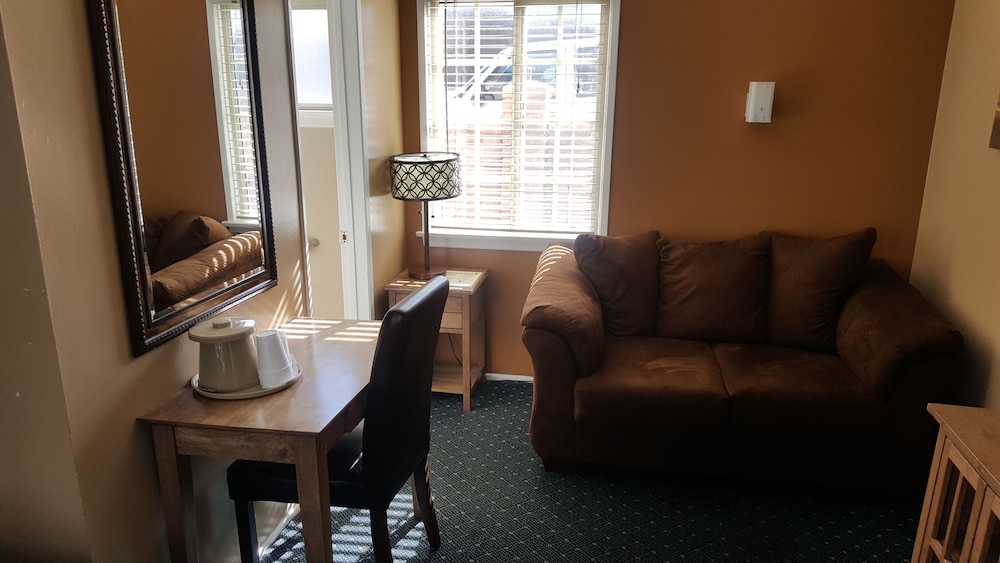 Standard Room, 1 Queen Bed - Photo 4