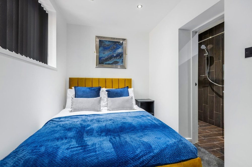 Luxury Apartment, Private Bathroom - Photo 3