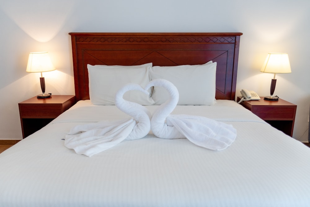 Deluxe Double Room, 1 Bedroom, Pool View photo 2