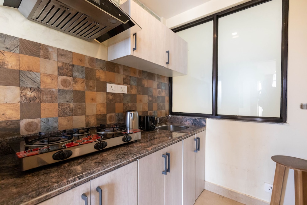2 BHK Queen Suite Apartment photo 3