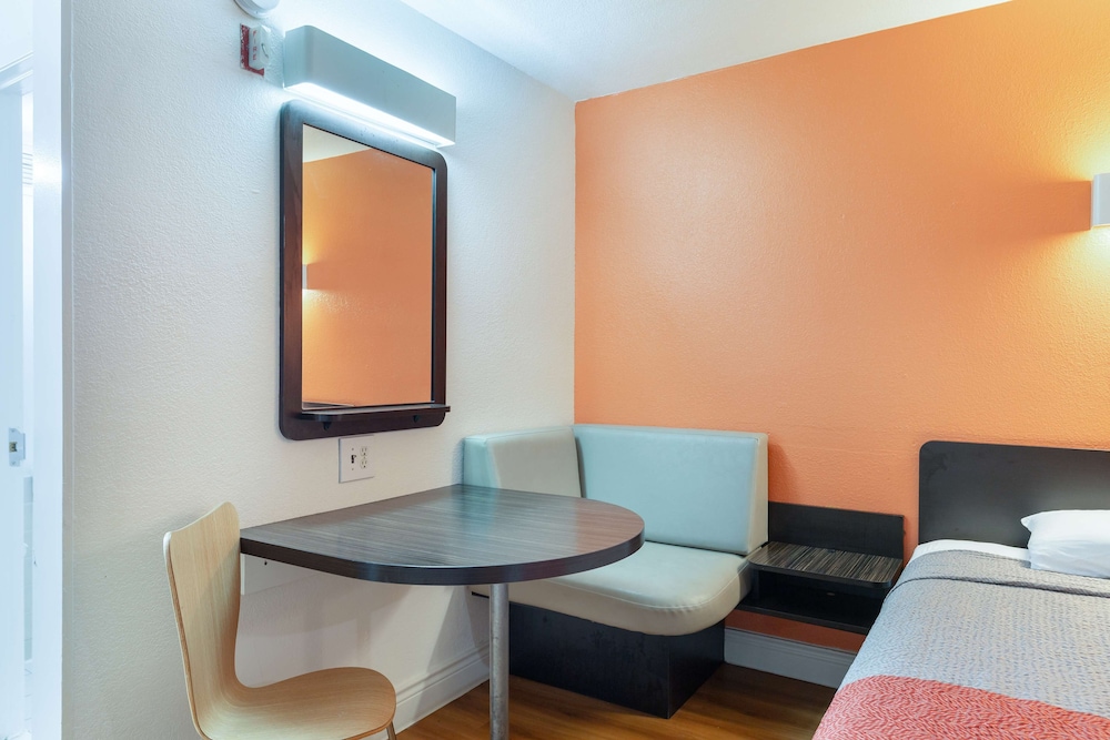 Deluxe Room, 2 Queen Beds, Non Smoking, Refrigerator & Microwave - Photo 2
