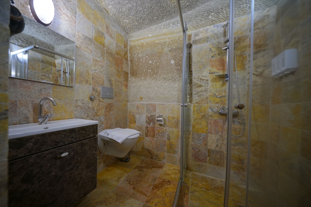 Deluxe Cave Room - Photo 16