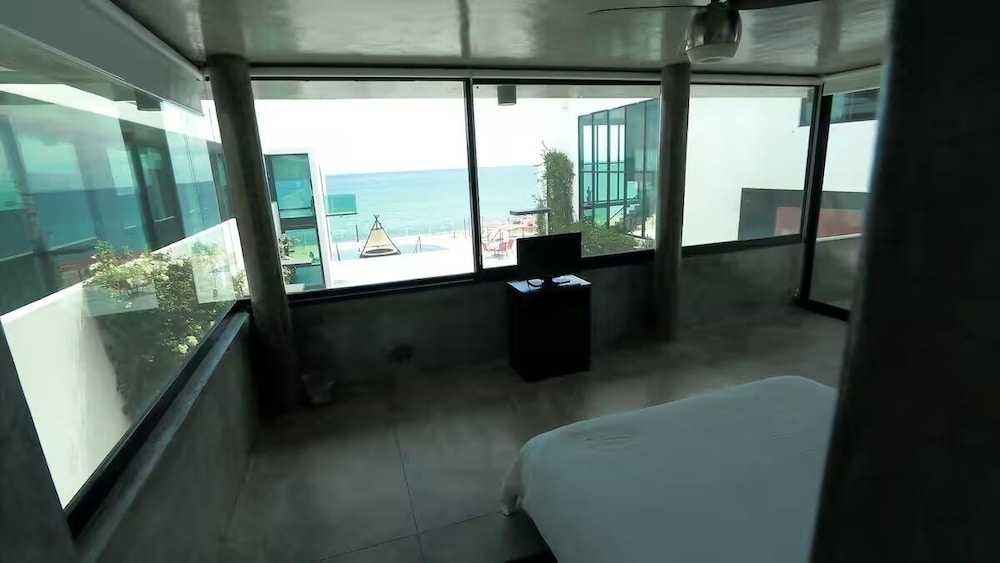 Luxury Studio Suite, 1 King Bed, Air conditioning, Ocean View photo 1