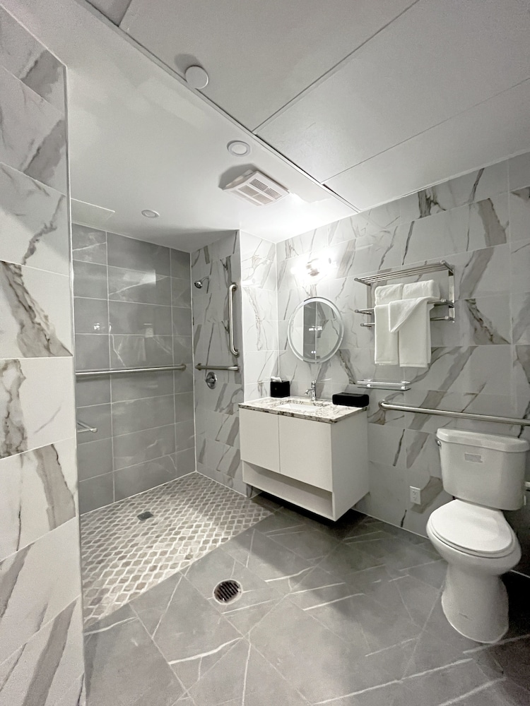 Deluxe Studio Suite photo 3