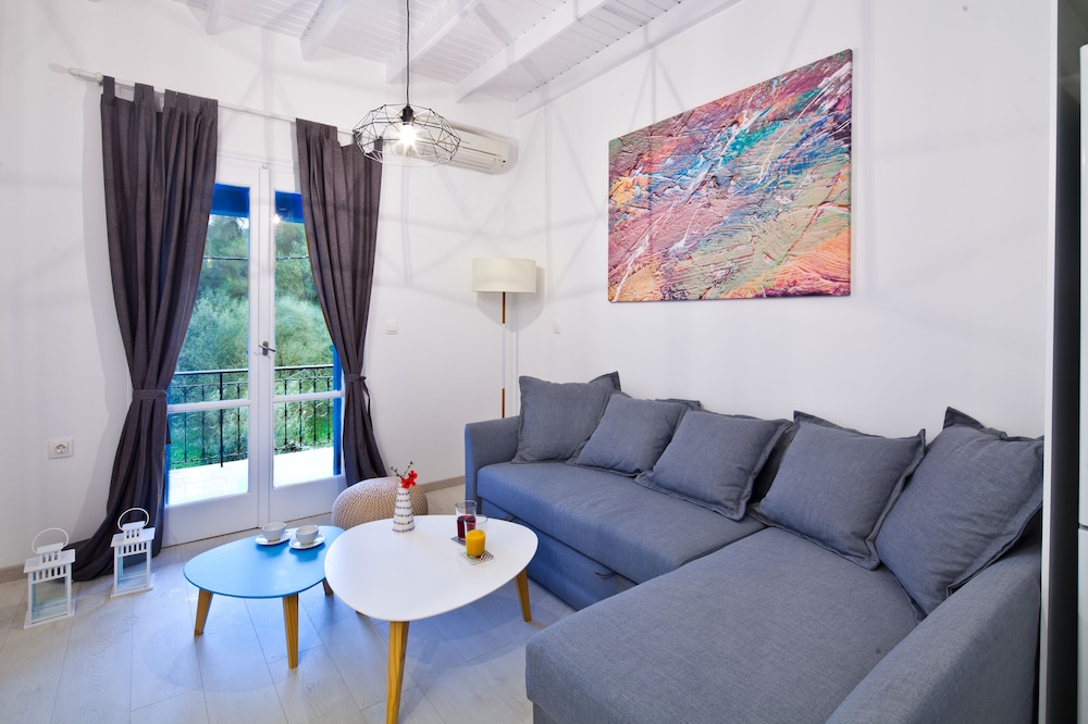 Deluxe Apartment, Pool View