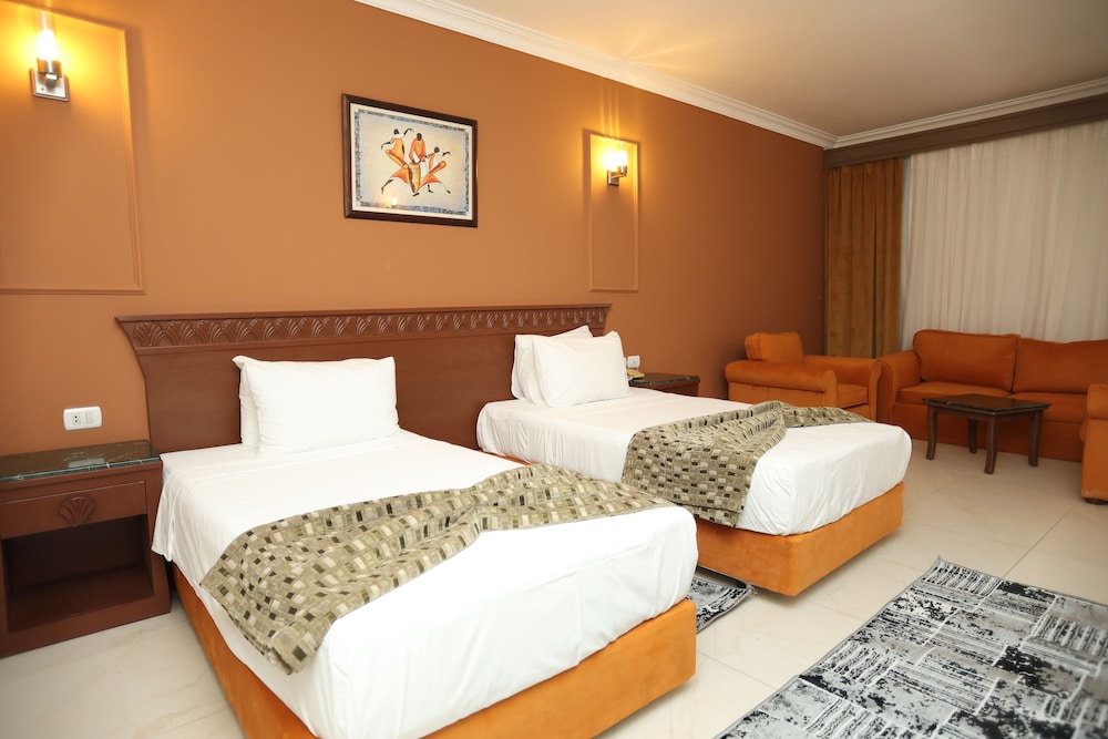 Grand Triple Room