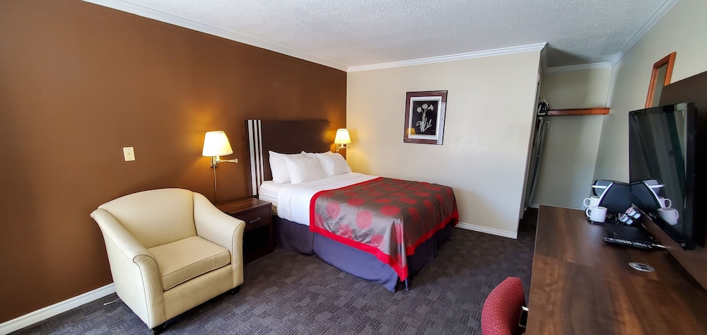 Standard Room, 1 Queen Bed photo 1