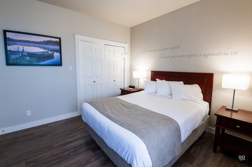 Pavillon Section - Family Apartment, 2 Queen Beds, Balcony, River View