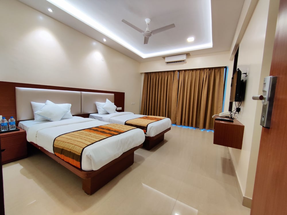 Deluxe Twin Room with Balcony - Photo 22