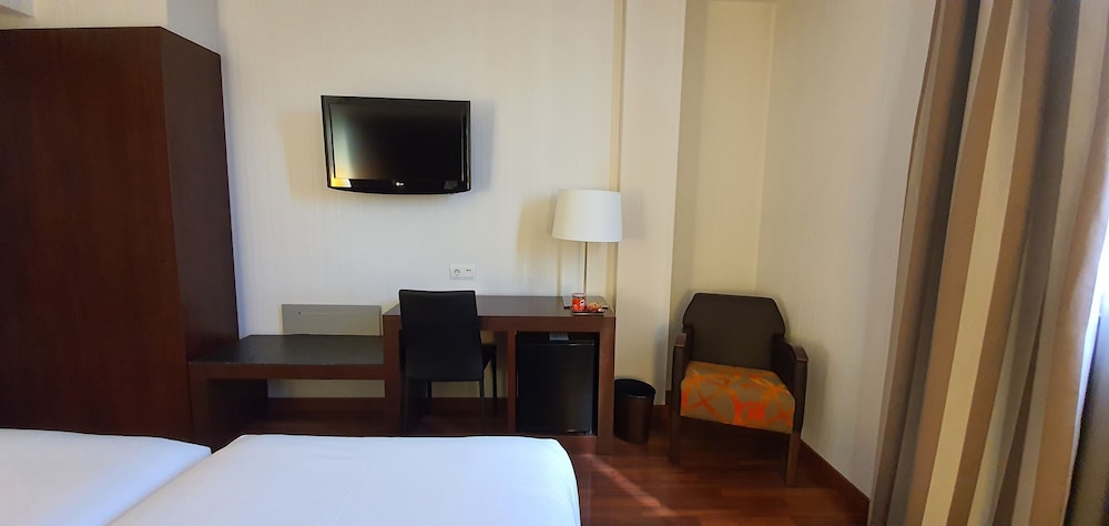 Twin Room - Photo 2