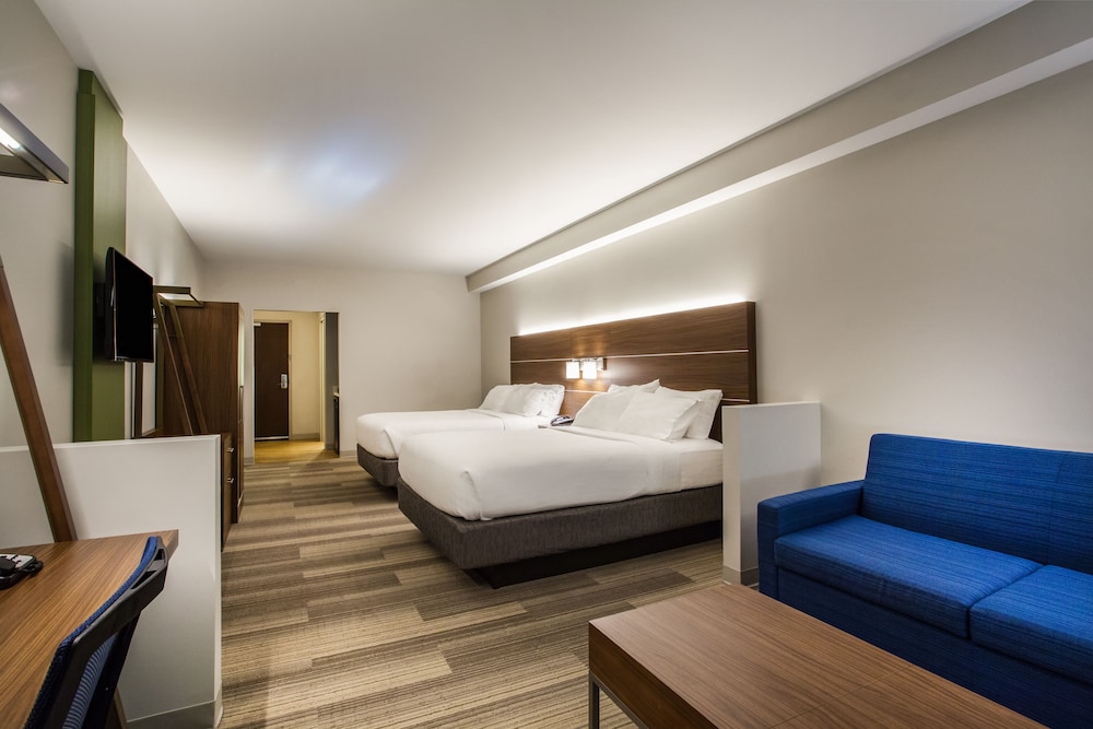 Suite, Multiple Beds photo 1