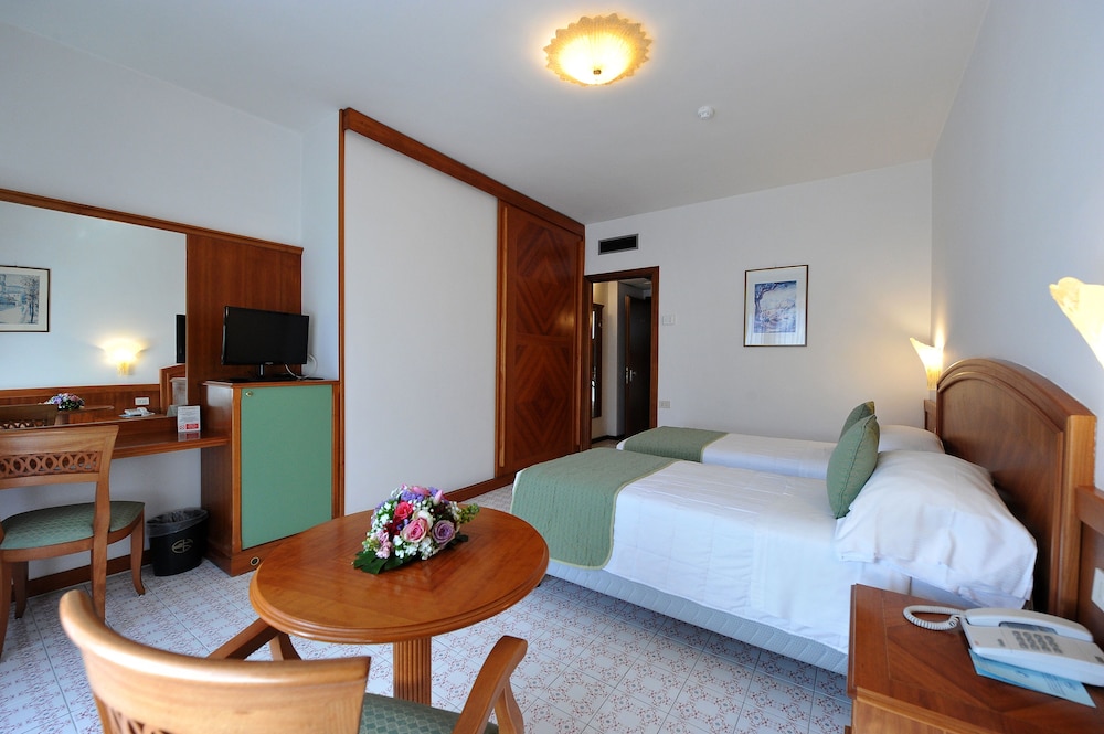 Basic Double or Twin Room, 1 Bedroom, City View - Photo 3