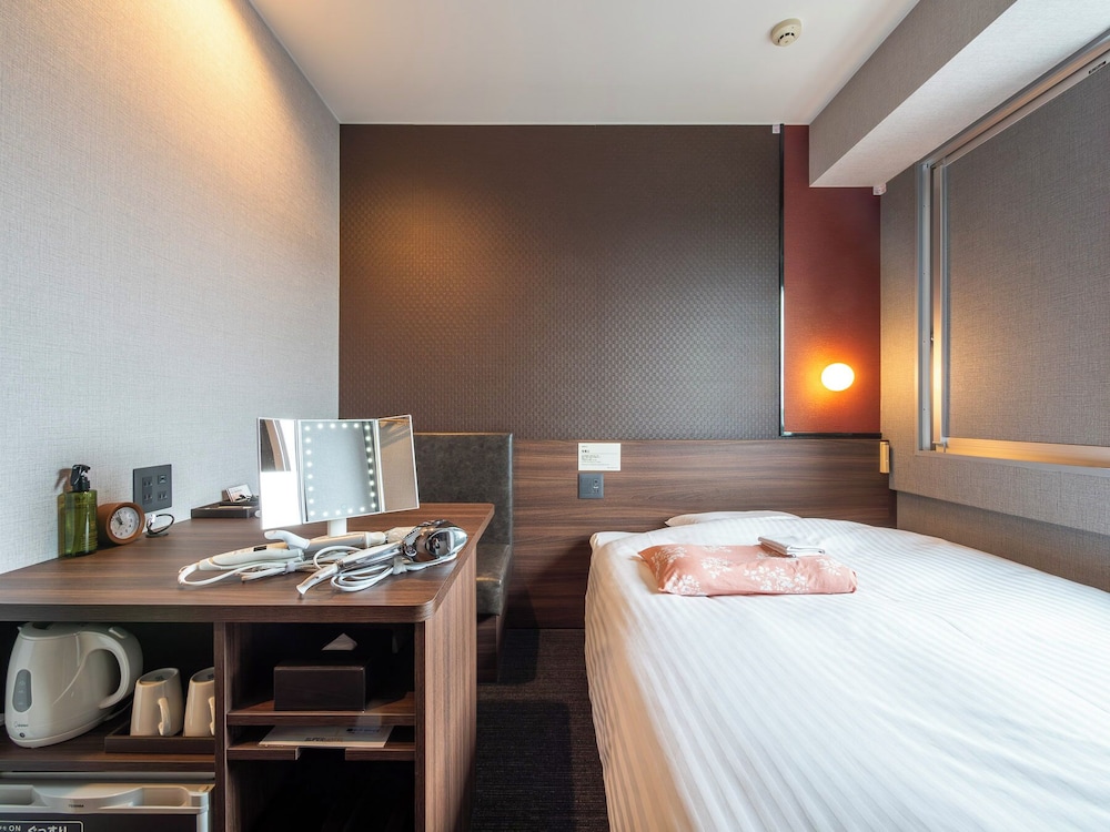 A room for women only photo 2