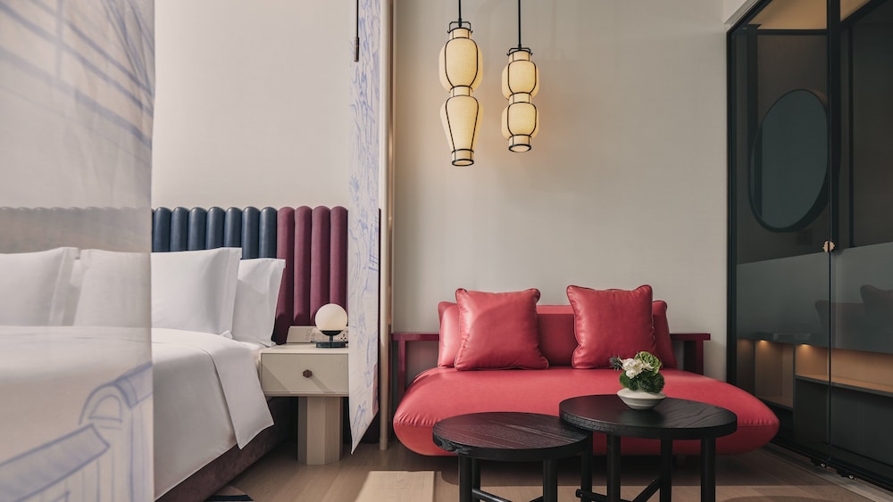 Premium Room, 1 King Bed, Club Lounge Access - Photo 6