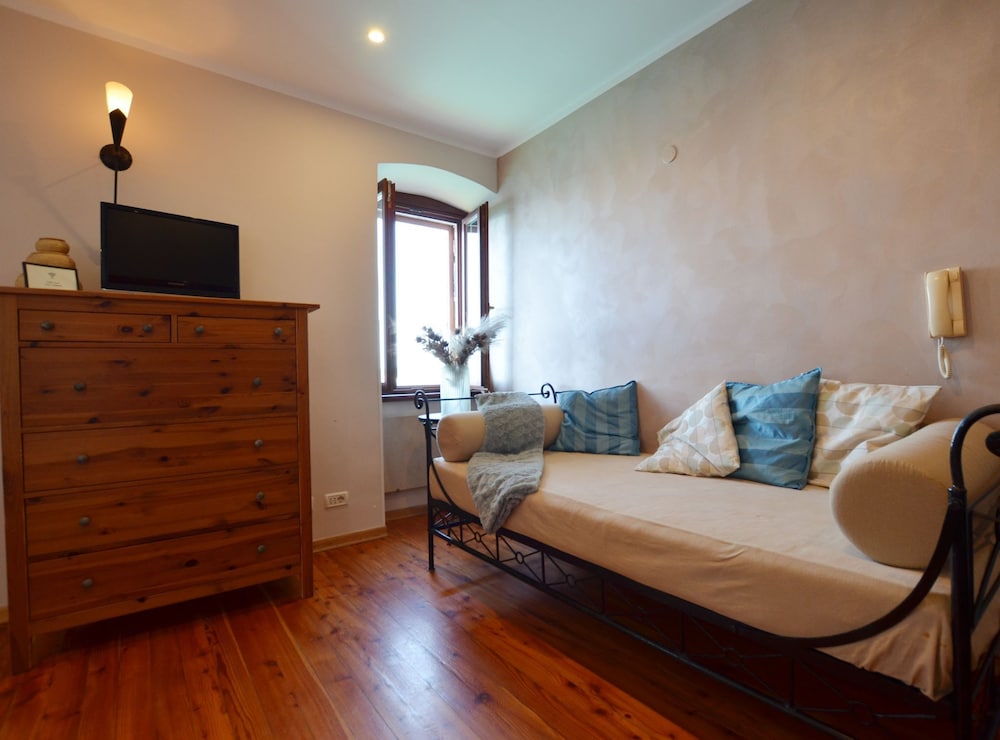 Apartment (Three Bedroom Apartment with Sea View)