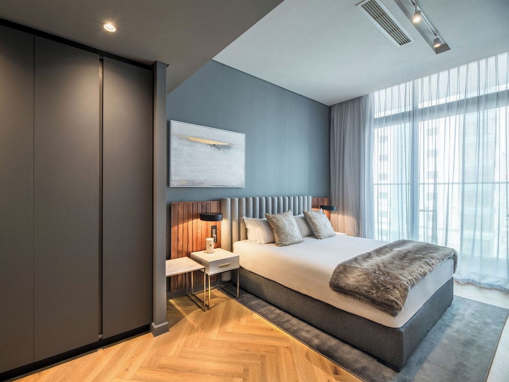 Executive Suite - Photo 4