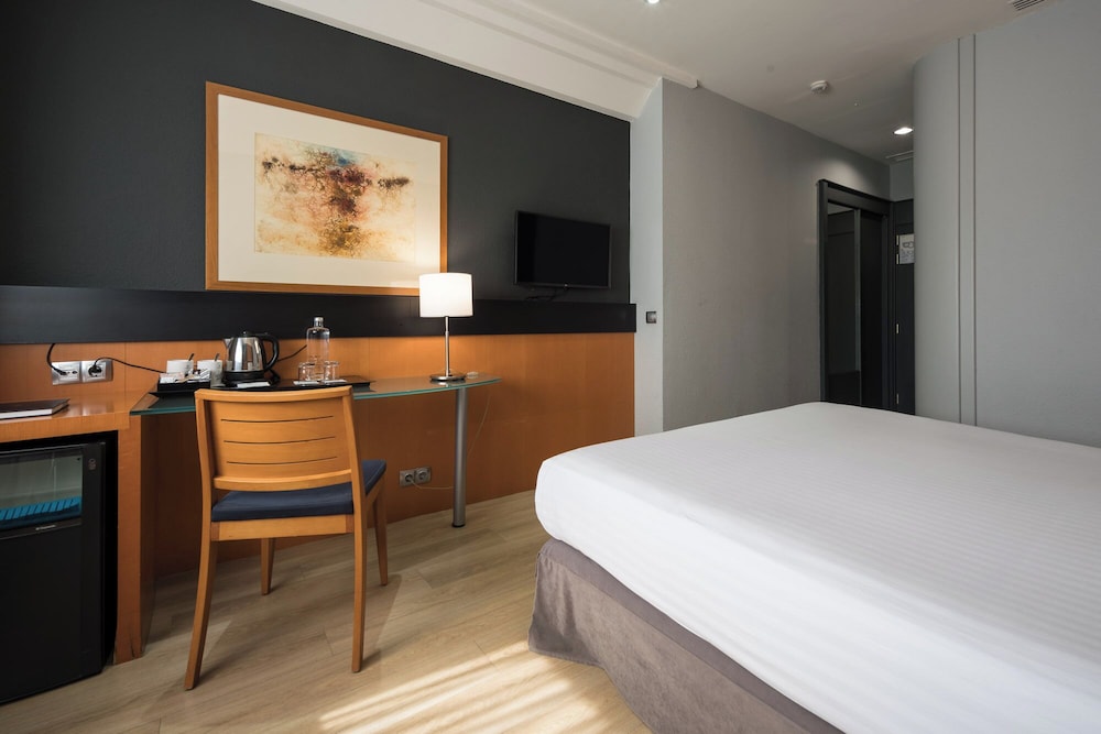 Double Room, Pool View - Photo 2