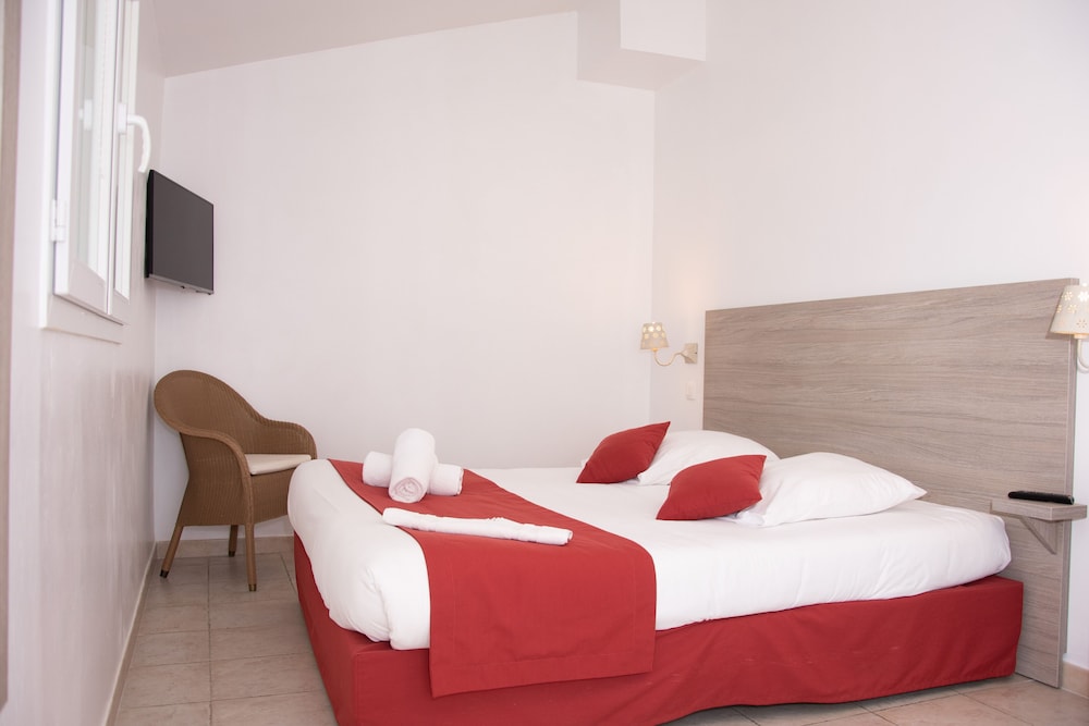 Superior Double Room, 1 King Bed, Garden View - Photo 3