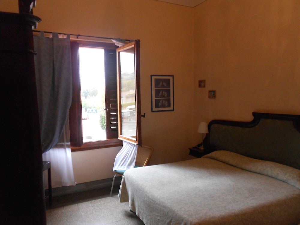 Double Room - Photo 2